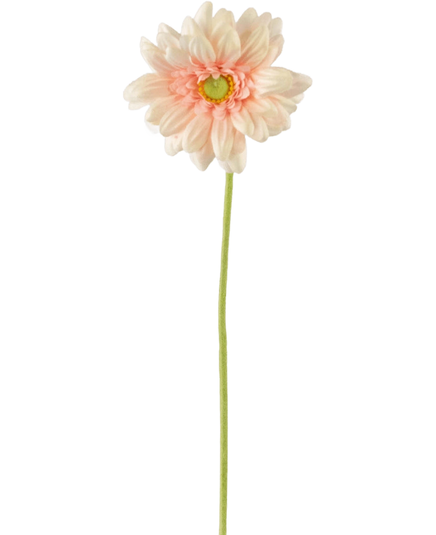De Kunstbloem Gerbera mini 47 cm zachtroze is een kunstmatige lichtroze margriet met zachte, gelaagde bloemblaadjes en een geel hart op een lange groene steel, tegen een effen witte achtergrond.