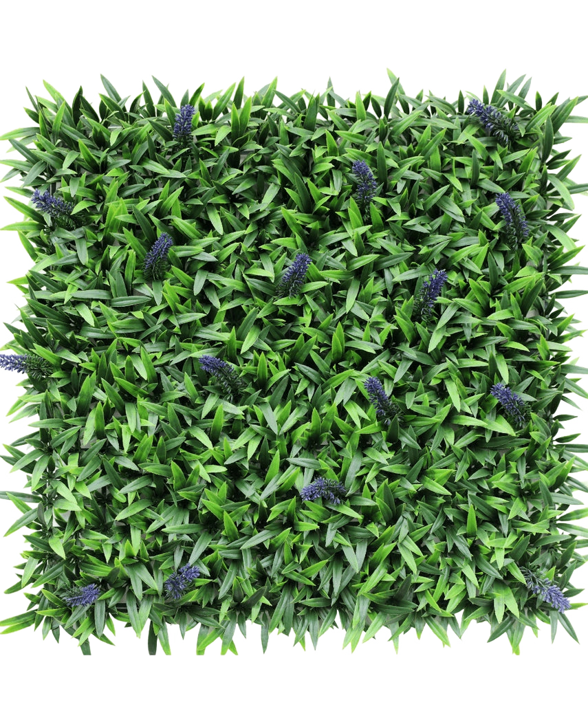 De Kunsthaag Lavendel 50x50 cm UV is een vierkant kunstgroen bladerpaneel met kleine trosjes paarse lavendelbloemen, van bovenaf afgebeeld op een witte achtergrond.