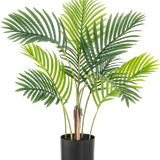 De Kunstplant Phoenix 85 cm heeft verschillende hoge groene palmbladeren en wordt geleverd in een eenvoudige zwarte pot, perfect tegen een witte achtergrond.
