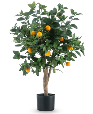 De Kunstplant Sinaasappelboom RT 90 cm heeft levendige groene bladeren en meerdere rijpe sinaasappels aan de takken, tegen een effen witte achtergrond.