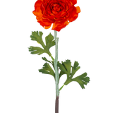 De Kunstbloem Ranonkel 51 cm donker oranje heeft een levendige donker oranje kunst ranonkel bloem met gelaagde bloemblaadjes en groene, gelobde bladeren op een lange steel, tegen een effen witte achtergrond.