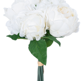 De Kunstboeket mix bloemen Real Touch Wit 30 cm heeft levensechte witte bloemen en groene bladeren, elegant omwikkeld met een band en tegen een effen witte achtergrond.