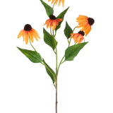 Een enkele Kunstbloem Echinacea van 75 cm, oranje, met vijf levendig oranje zonnehoedjes, elk met een donkerbruin hart en omgeven door groene bladeren, tegen een effen witte achtergrond.