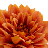 Close-up van de Kunstbloem Dahlia Real Touch oranje 54 cm, een oranje kunstbloem met gelaagde bloemblaadjes, afgebeeld tegen een witte achtergrond.