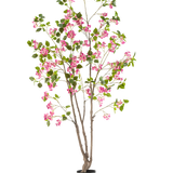 De Kunstplant Bougainvillea 180 cm is een hoge kunstplant met meerdere bruine stengels, groene bladeren en felroze bloemen in een zwarte pot, tegen een effen witte achtergrond.