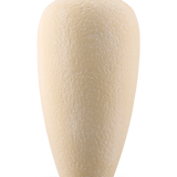 Een hoge, gestructureerde Vaas Calm Bloom-vaas in gebroken wit, met een hoogte van 42 cm en een smalle opening aan de bovenkant, afgebeeld tegen een effen witte achtergrond.