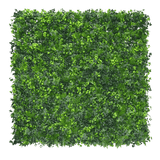 De Kunsthaag mat mix 50x50 cm heeft dicht, kunstmatig groen gebladerte in verschillende tinten, netjes gerangschikt om een levendig greenwall effect te creëren tegen een effen witte achtergrond.
