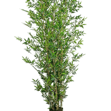 De Kunstplant Bamboe Deluxe 180 cm is een hoge kunstbamboeplant met meerdere slanke groene bladeren en dunne stengels, gepresenteerd in een pot tegen een effen witte achtergrond.