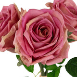 De Kunstrozenboeket Real Touch Oudroze 30cm heeft drie delicate roze kunstrozen met licht gekrulde bloemblaadjes en groene blaadjes aan de stelen, prachtig gerangschikt tegen een witte achtergrond.