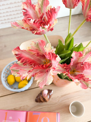 Zijden kunstbloemen boeket Franse Parkiet Tulp rood/geel