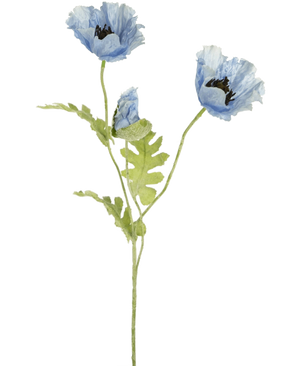 De Kunstbloem Papaver 73 cm blauw heeft drie blauwe papaverbloemen met delicate, licht geruwde bloemblaadjes, een donker hart en groene stengels en bladeren tegen een witte achtergrond.