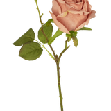 De Kunstroos Deluxe 45 cm roze heeft een gesloten knop, groene bladeren en een lange steel, en wordt getoond tegen een effen witte achtergrond.