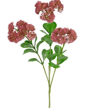 De Kunsttak Sedum 56 cm roze heeft een groene stengel met trosjes kleine, ronde, donkerroze bloemen en ovale groene bladeren, afgebeeld tegen een witte achtergrond.