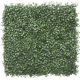 De Kunsthaag Buxus 50x50 cm UV heeft dicht opeengepakte kunstgroene bladeren en creëert zo een weelderige haag of verticale tuinlook, perfect om elke ruimte op te fleuren.