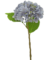 Een enkele stengel van Kunst Hortensia Deluxe 55 cm in paars met groene bladeren, geïsoleerd op een witte achtergrond.