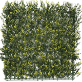 De Kunsthaag Buxus geel 50x50 cm UV is een vierkant paneel van dicht kunstgroen gebladerte met gele bladeren, ontworpen om te lijken op een haag of tuinmuur, tegen een effen witte achtergrond.