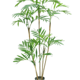 De Kunstplant Parlour Deluxe 120 cm is een hoge kamerpalm in pot met meerdere slanke bruine stengels en trossen lange, smalle groene bladeren, tegen een effen witte achtergrond.