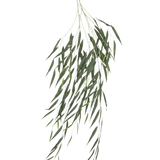 De Kunstblad Treurwilg 134 cm brandvertragend heeft lange, slanke groene bladeren die naar beneden hangen tegen een effen witte achtergrond en is behandeld met een brandvertragende coating voor extra veiligheid.